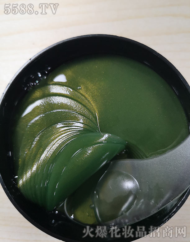 ���{�������N