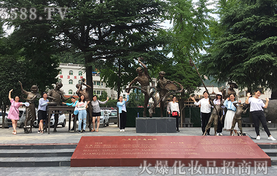 ��P(y��ng)�tɫ����