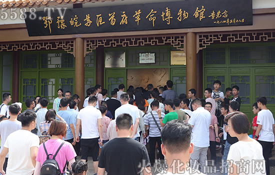 ��P(y��ng)�tɫ����