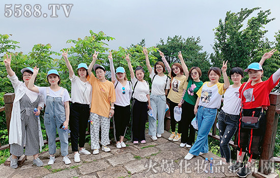 �߽������r��������Ӣ�����