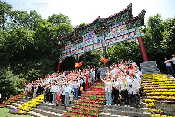 �Ͼ�ɽ֮��|�h�����g�@���磬һ�����gʢ���