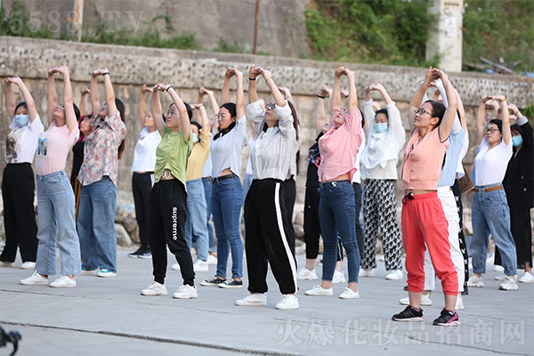 Ʒζɽˮ���£������ƾ��Ļ���