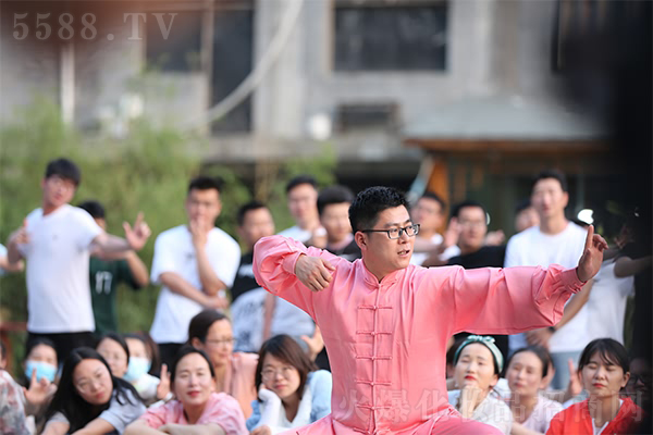 ���мtɫ���򣬌W(xu��)��(x��)��(gu��)�W(xu��)��(j��ng)�����𱬾W(w��ng)2021�Ͼ�ɽ֮�ã�