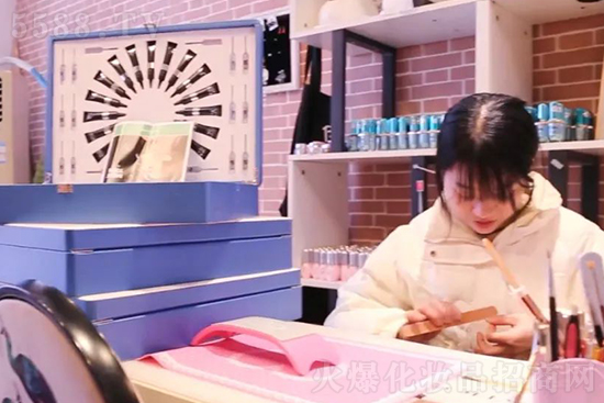 ������Ғ��Sɽ��(j��ng)�I(y��ng)ģʽ֮�����w