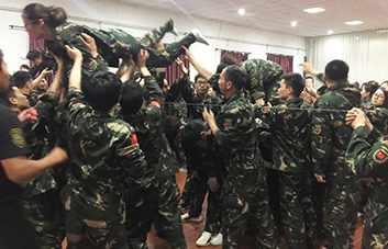 ֻ���B��ƴ�������ܳ�Խ������