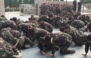 ���ڮ�������ϧ���£����ڮ���