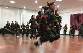 �����X�����Ʊ��O�����@һ·�҂��A��Ư����