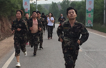 ͽ������15�������w򞡰�L��·����ĥ�Z����Ѫ�Ի�����