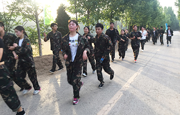 ���˲����������ŗ�������ֱǰ��