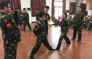 ���M�X����ȫ��Ŀ�˕r��ֻʣ�·������Єӣ�