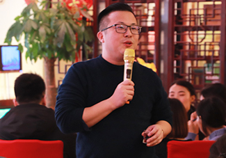 �𱬼��ˁ�(l��i)����(hu��)�������@һ��(ch��ng)��ɢ�đc���磡