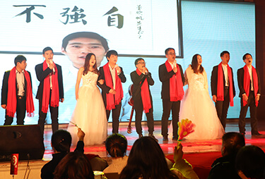 ����(��i)��ɽ��һ�������H�������˺ܶ��˵�����